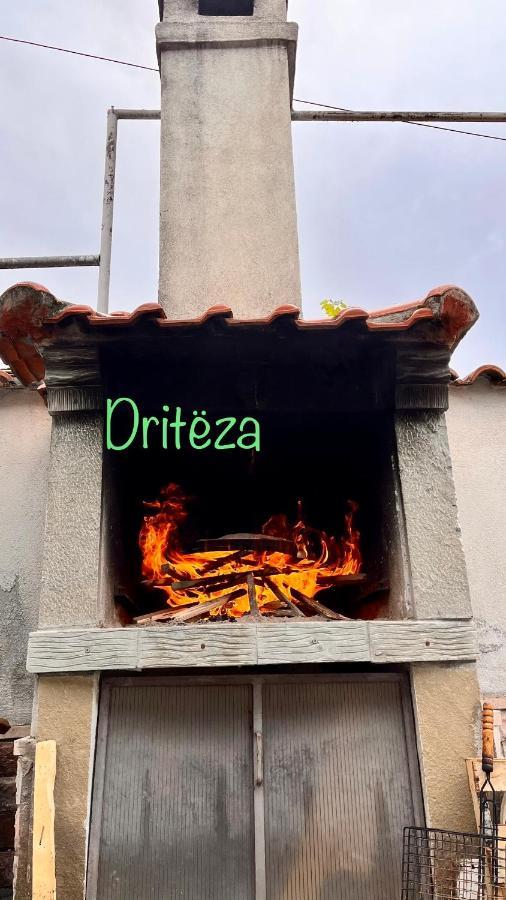 Отель Driteza Корча Экстерьер фото
