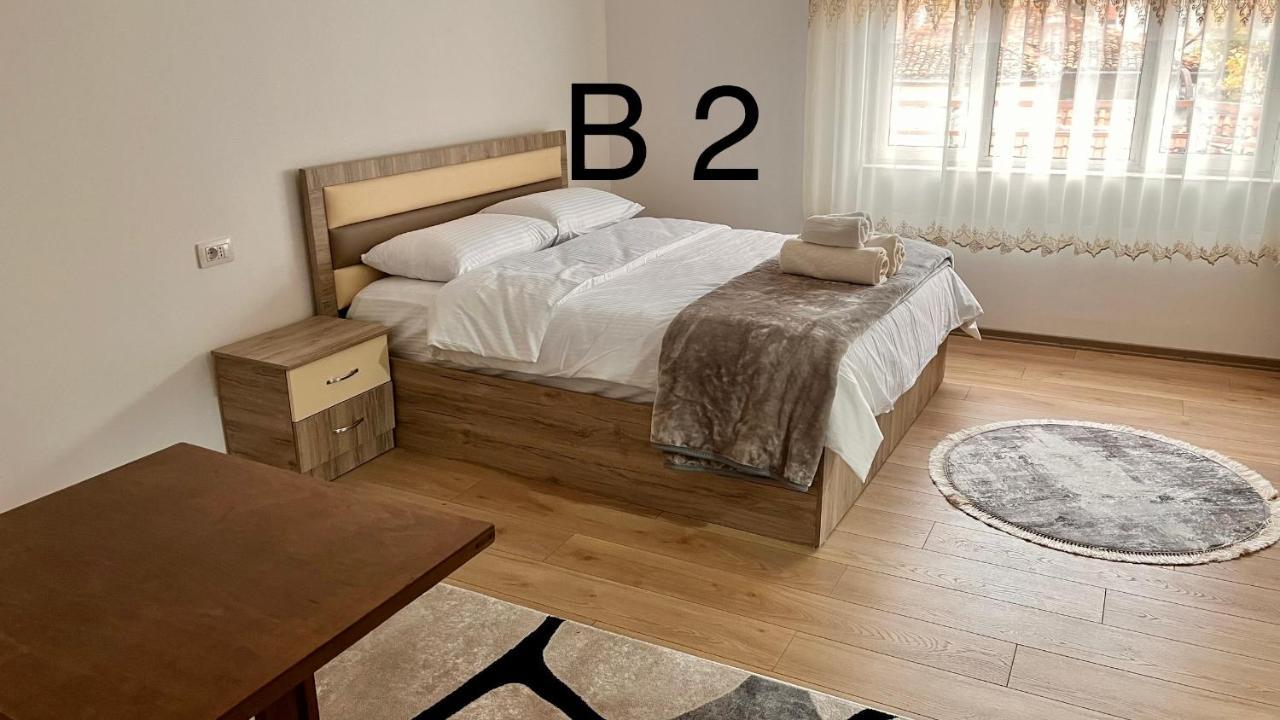 Отель Driteza Корча Экстерьер фото