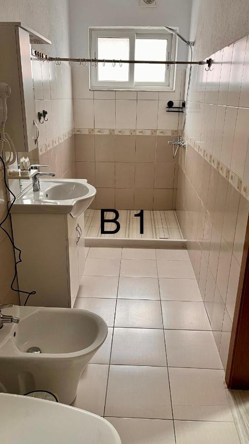 Отель Driteza Корча Экстерьер фото