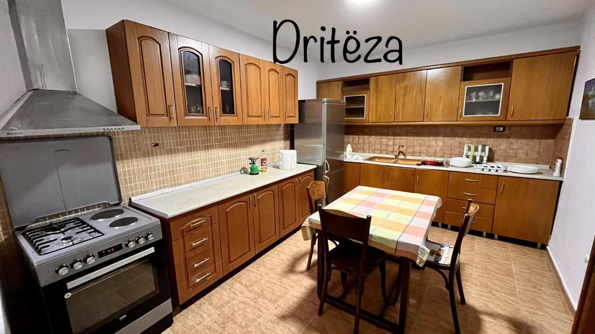 Отель Driteza Корча Экстерьер фото